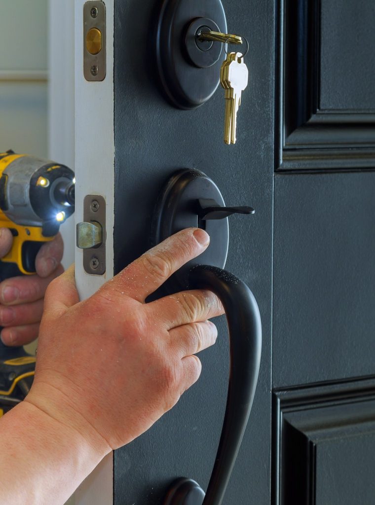 closeup of a professional locksmith installing a new lock on a house exterior door with the inside qbyvfi7h4ztdwloar9p0cjjultbj7p6uiu09ldq6tc